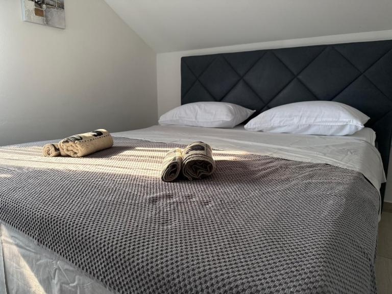 Golden Wave Apartment - B&B Vir