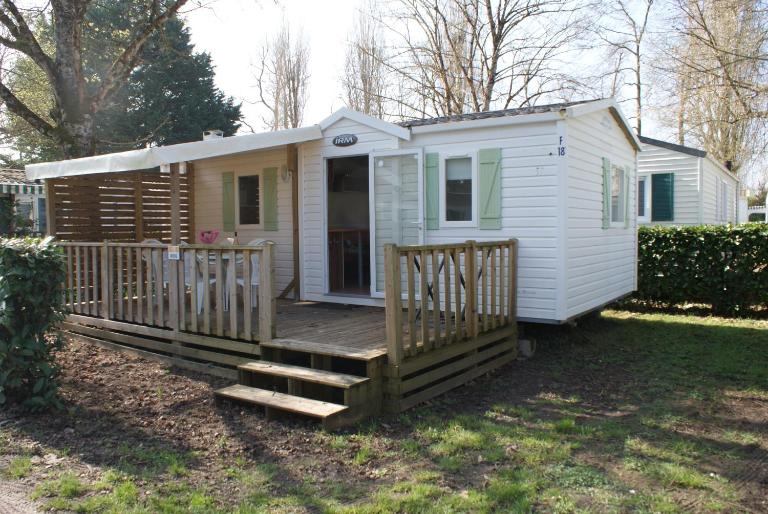 Mobil-home équipé pour un séjour au vert avec piscine - Chambres d'hôtes Trogues