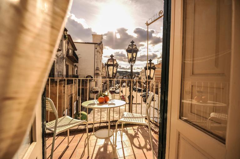 Casa Piazza Grande - B&B Pietraperzia