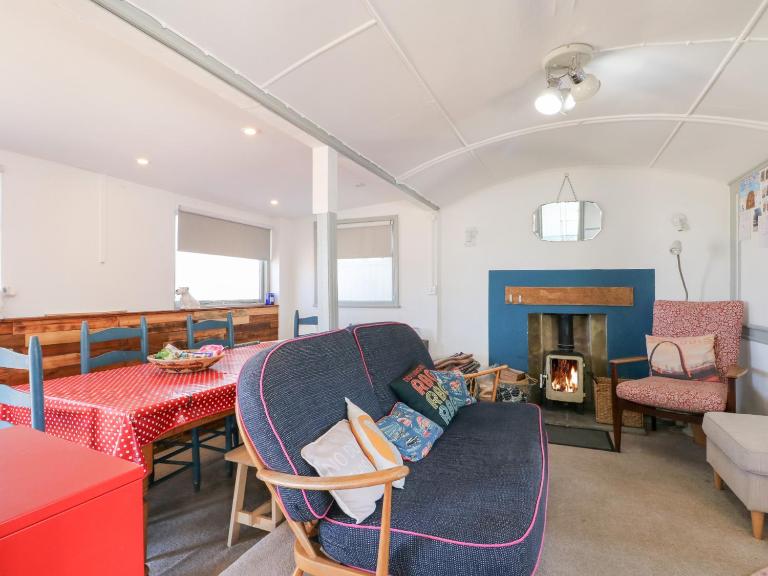 Harbour Road Quirky Beach Railway Carriages - B&B Bognor Regis