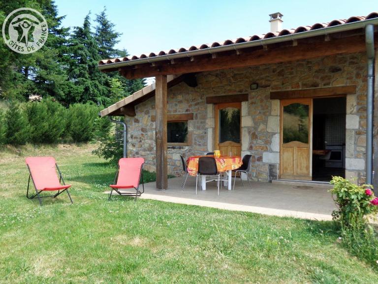Gîte familial avec terrasse et animaux bienvenus - FR-1-496-145 - B&B Chuyer