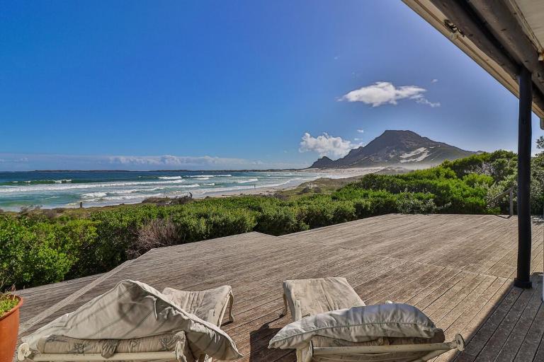 Turtle Drum ON THE BEACH - B&B Betty’s Bay