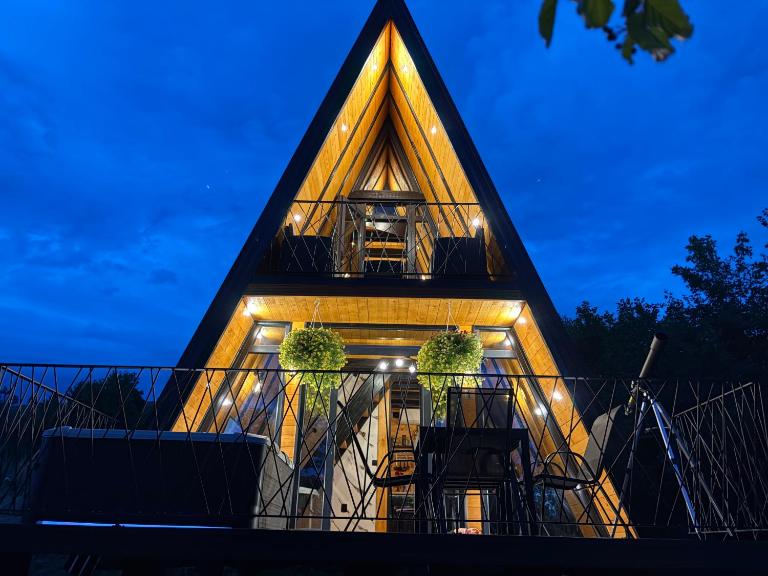 A-Frame Luxury House Near Travnik With Hot Tub - Bed and Breakfast Travnik