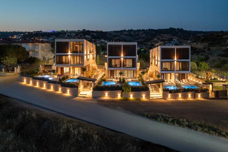 Anore Luxury Suites - Chambres d'hôtes Níkiti