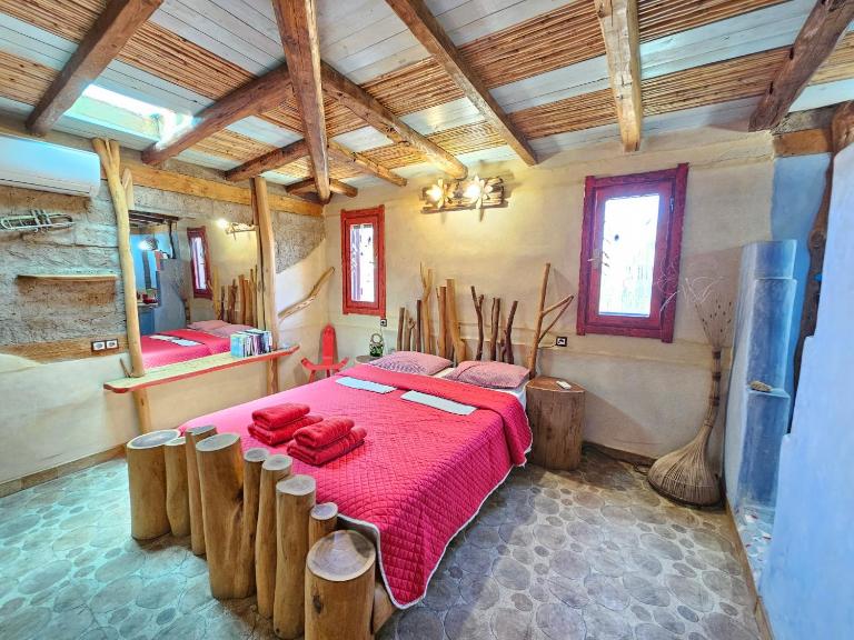 Villa Kokkino Skufitza - Bed and Breakfast Pitsídia