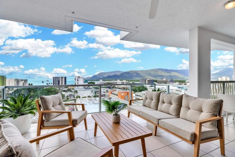 Skyview Luxe at Marquis - B&B Cairns