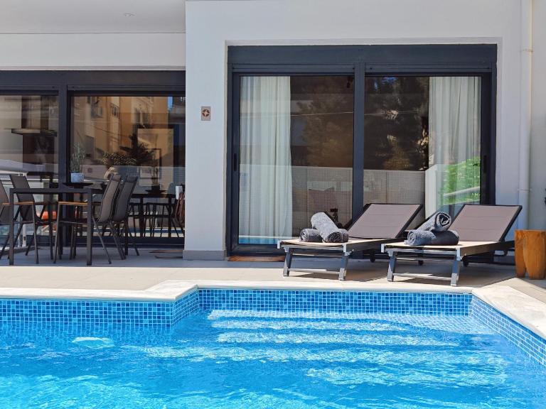 Voula Private Pool, Beach, Home cinema Apartment - B&B Atene