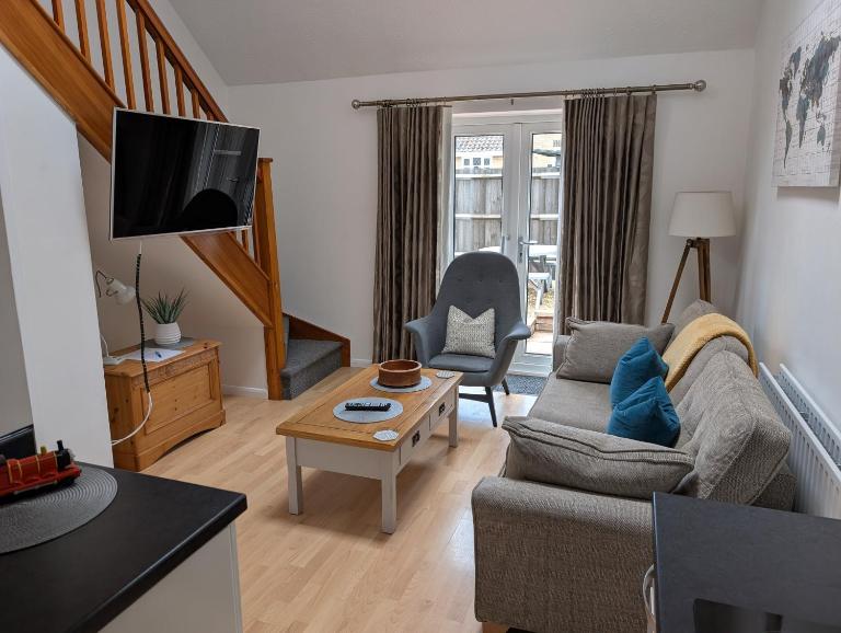 Lovely 1 Bedroom House with Private Garden and Parking - B&B Peterborough
