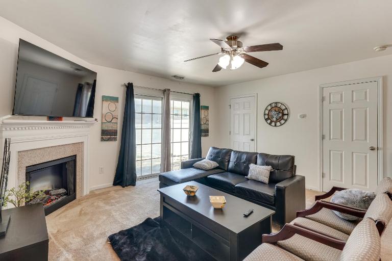6 Mi to Dtwn Raleigh: Townhome w/ Fenced Patio! - B&B Raleigh