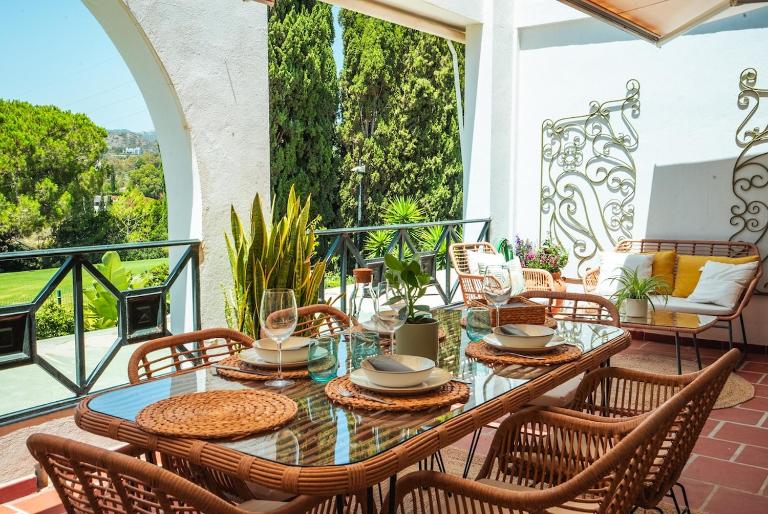 Andalusian House with Golf Course Views - B&B Benahavís
