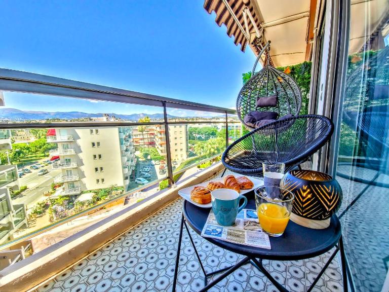 Beachfront - Panoramic View - Balkony - AC - B&B Cagnes-sur-Mer
