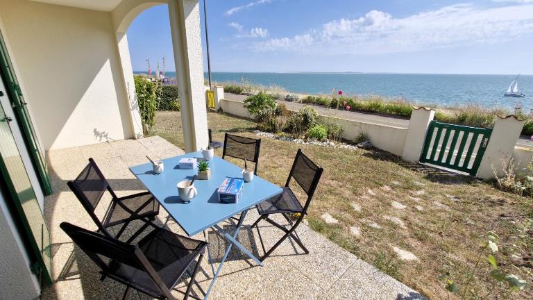 Saint Palais sur Mer - APPARTEMENT VUE MER en rez-de-chaussée - CORNICHE DE NAUZAN - B&B Saint-Palais-sur-Mer