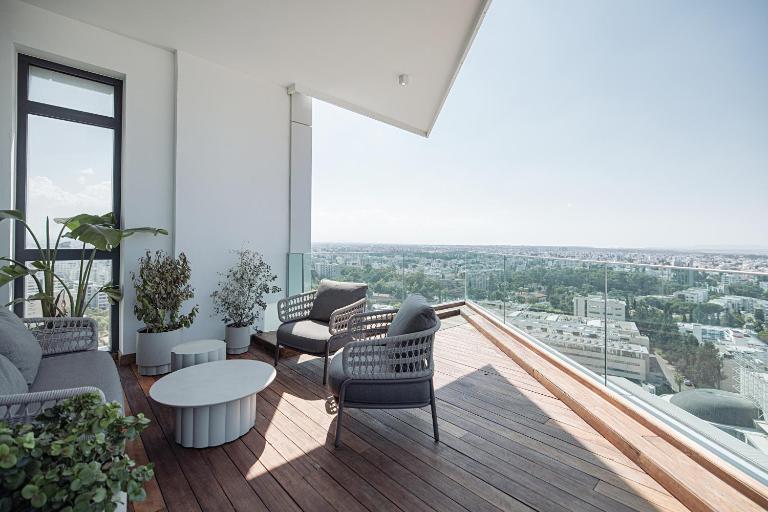 SkyHigh Park View Living - B&B Nicosia