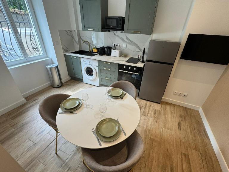Natural chic-T2 carré de soie -Medipôle- Astroballe - Ferienwohnung Villeurbanne