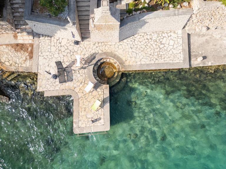 SeVeN Holiday home - Beachfront by the Sea, Velebit, Nature - B&B Starigrad