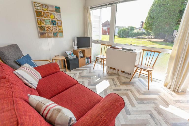 Coastal Glow - Coastal chalet close to beach - Crabpot Cottages Hunstanton - Chambres d'hôtes Heacham