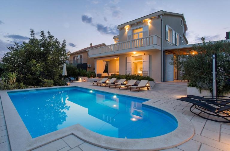 Villa Rotondo-charming villa few steps from beach - B&B Kutleše