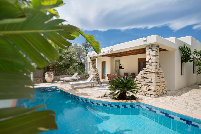 Villa paradiso 1 with private pool - B&B Pitsídia