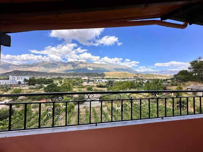 Zholi Guest House - B&B Gjirokastër