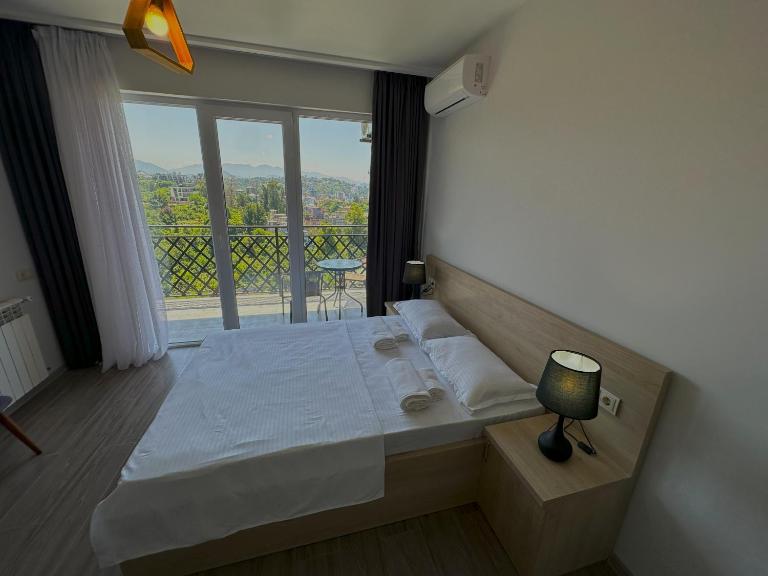 Green House - Studio Apartment with Sea and Mountain view - Ferienwohnung Batumi