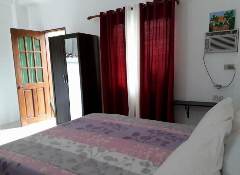 Hangout Beach Resort - B&B Caticlan