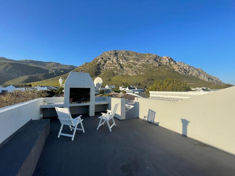Voelklip Holiday Home - Bed and Breakfast Hermanus