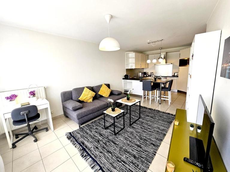 City Escape - Cozy 1BR Flat with terrace&parking - Bed and Breakfast Luxemburg