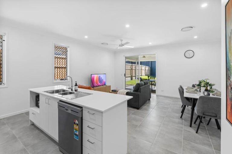 Spacious 4BR Home Great Area close to everything - Ferienwohnung Ropeley