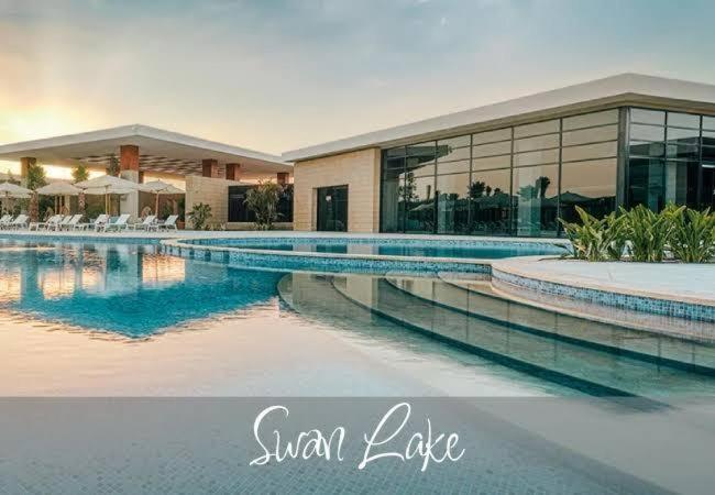 Swan lake magical chalet! North coast - B&B Zāwyat al ‘Awwāmah