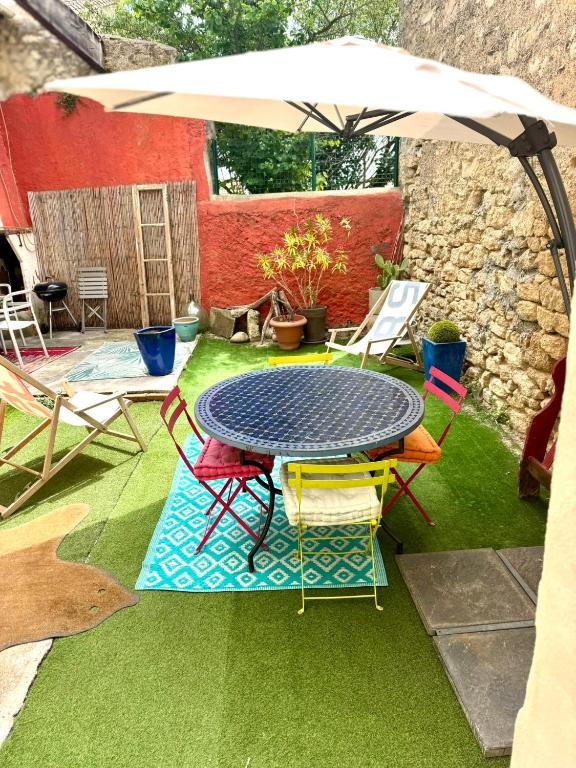 chambres dans VIGNERONNE avec PATIO - Bed and Breakfast Maureilhan