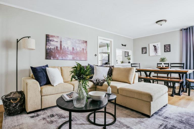 Charming & Cozy Getaway - A Heroic Stay Awaits! - B&B Homewood