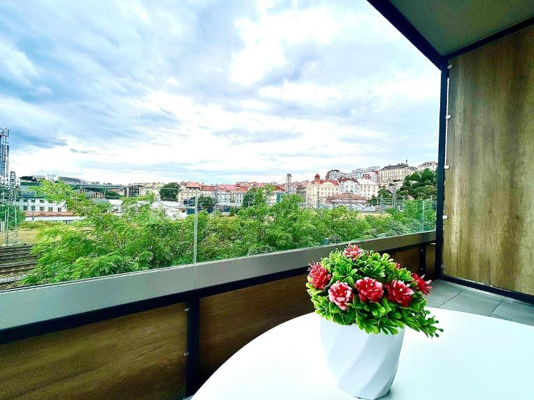 Free Parking - Bright Apartment - Na Vinici Prague - B&B Prague