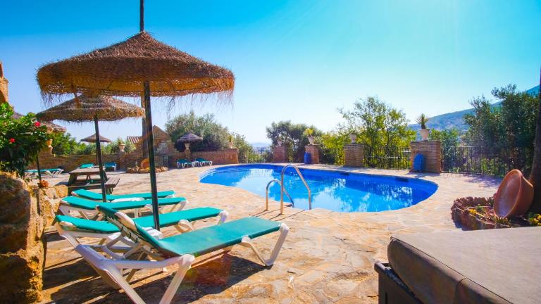 Tu Villa Rural Acequia 5 Dormitorios Piscina privada - B&B Alhaurín el Grande