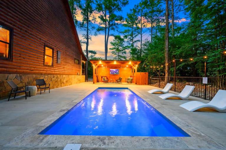 After the Sunset 1-Level 5BR Pool - Arcade - B&B Broken Bow