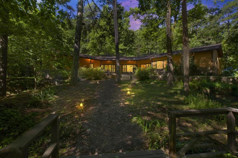 Shangri-La ! A Serene Retreat - Direct access to Trails just 7 miles drive !! - B&B Mena