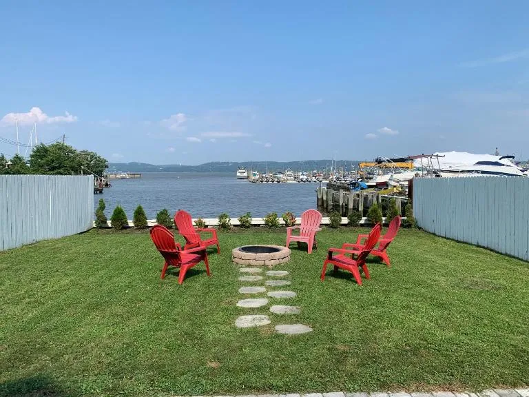 Waterfront Luxury in Town - Bed and Breakfast Piermont