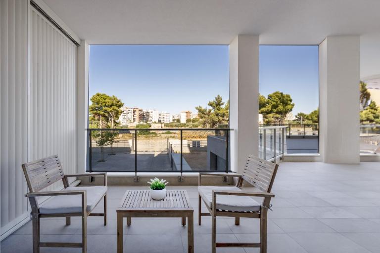 Felice 107 - Apartment with Terrace + Free parking - Chambres d'hôtes Bari