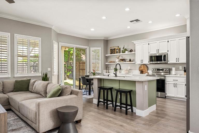 Modern & Comfortable with Luxury Master Suite - B&B Lincoln