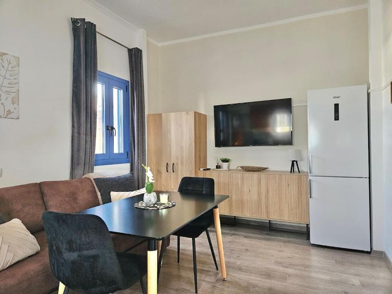 Apartment Madlen no 2 with Mountain and Sea Views - Chambres d'hôtes Mílatos