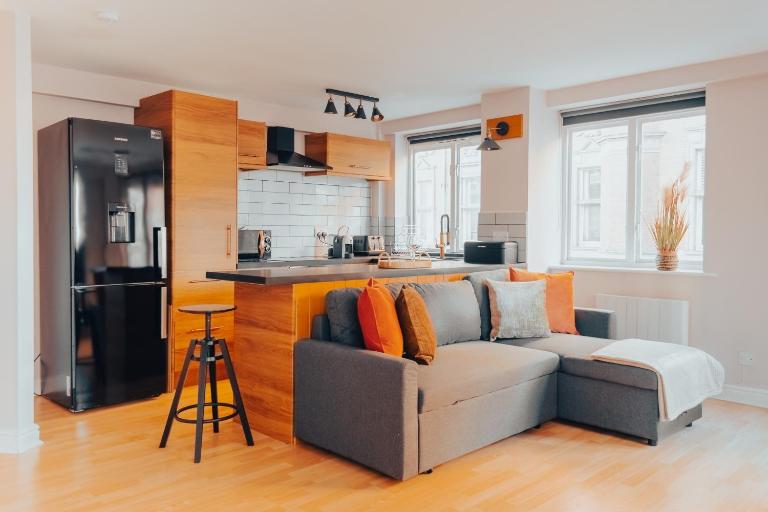 Central Manchester Gem with Stylish 2BR Retreat and Free Carpark - B&B Manchester