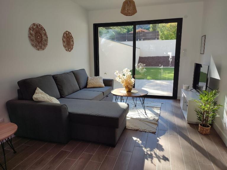 Maison neuve Rochemaure vacances familiales ou déplacements professionnels - Bed and Breakfast Rochemaure