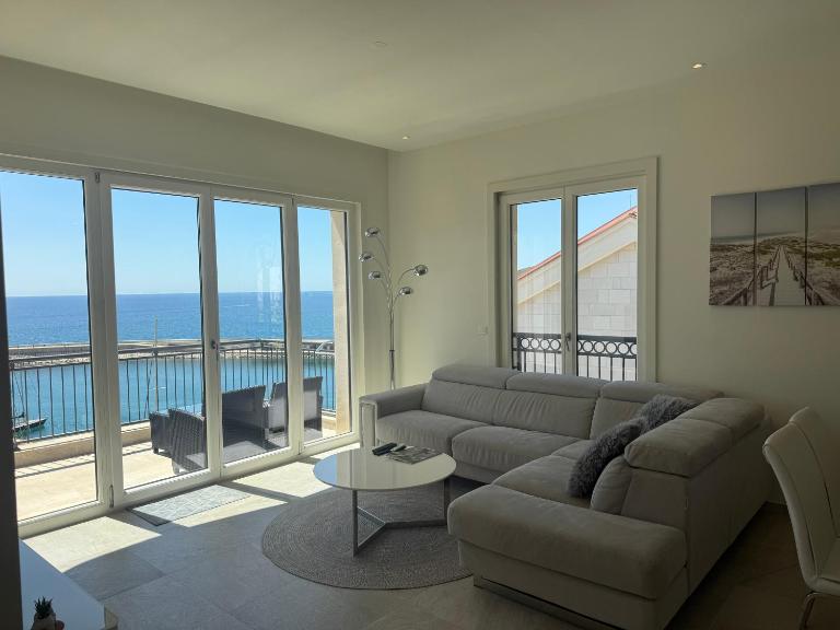 Waterfront Three Bedroom Apartment - Lustica Marina Village - B&B Teodo