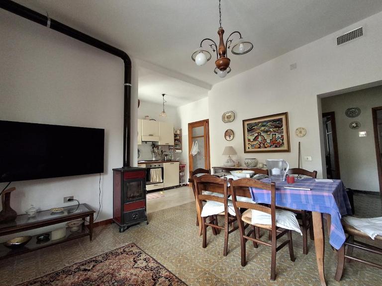 House with the terrace and the garden - B&B Capoterra