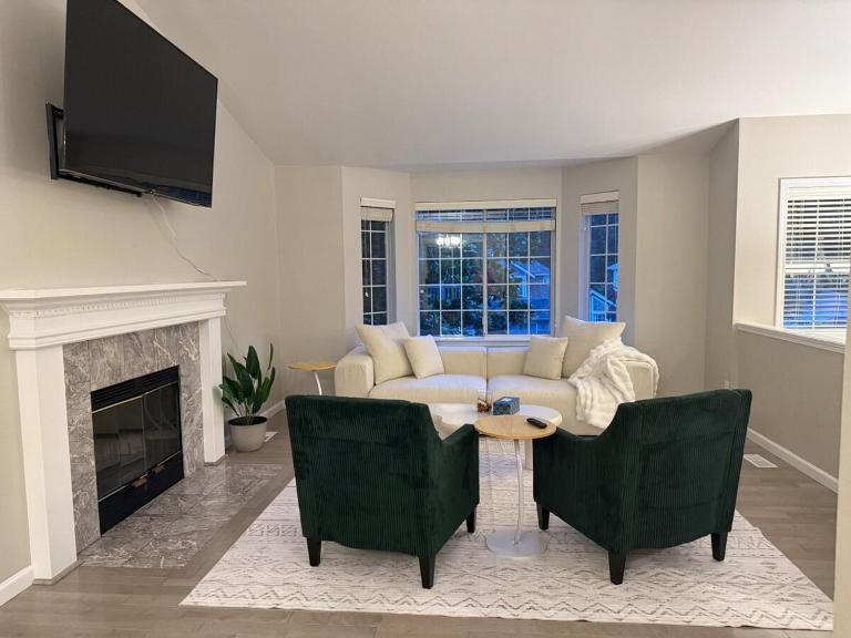 Spacious 5BR Walk to Wild Waves! - B&B Federal Way