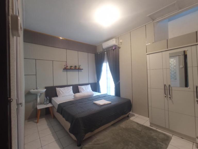 Homestay Edelyne Belitung - Bed and Breakfast Sijuk
