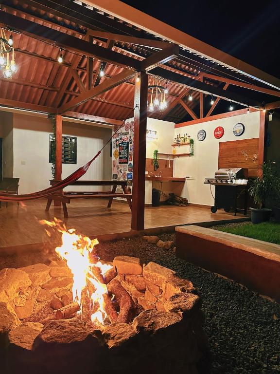 Casa en Boquete con gazebo, BBQ y fogata en el exterior - Kame House - Chambres d'hôtes Alto Boquete