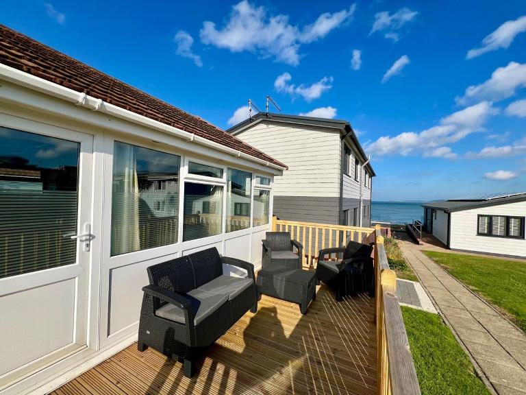 Beach Cottage 33, Just a Short Stroll to the Beach - B&B Westward Ho!