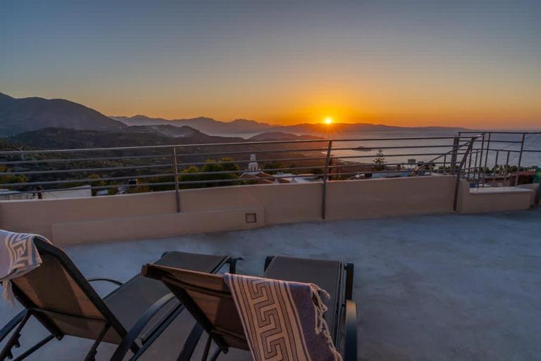 The Lookout in Mirsini - Roof Terrace - AC - WIFI - Chambres d'hôtes Myrsíni