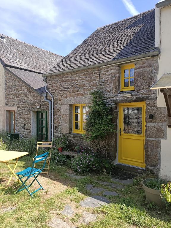 "La Maison de Poupée" Gîte cosy Monts d'Arrée proche Huelgoat Bretagne - B&B Berrien
