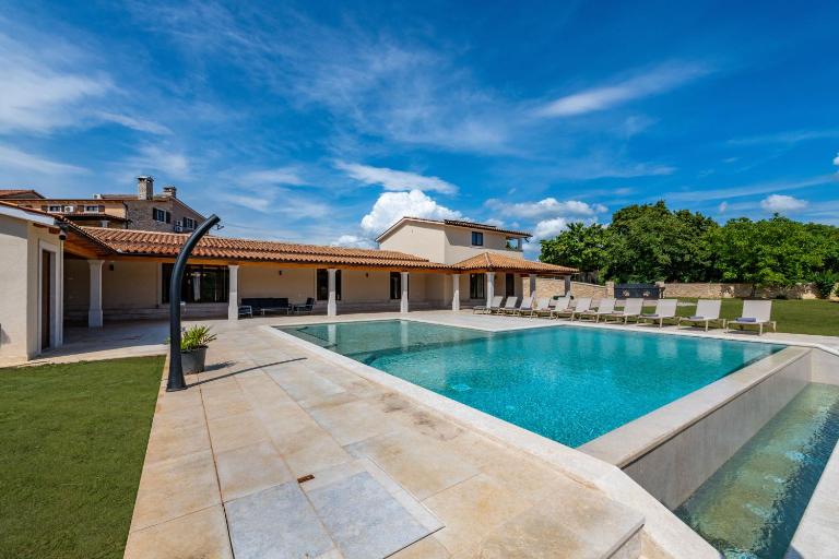 Villa Dika, a beautiful and spacious villa with a fantastic pool - B&B Gradišće